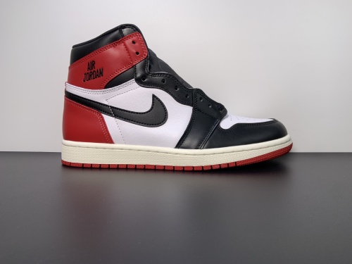 2024新黑脚趾 Air Jordan 1 High OG “Black ToeReimagined”鞋外侧 AIR JORDAN 字，内侧亲签字样  货号:DZ5485-106 号码:36-47.5
