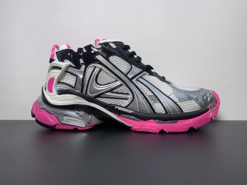 纯原版本 7.5代 黑粉出货！ 资讯：新款BALENCIAGA  巴黎世家-Runner、是通过溢胶、做旧、缝线等细节，展示了设计师 Demna 的运动鞋风格，用一双「旧鞋」传递复古感，后侧板、翘起的