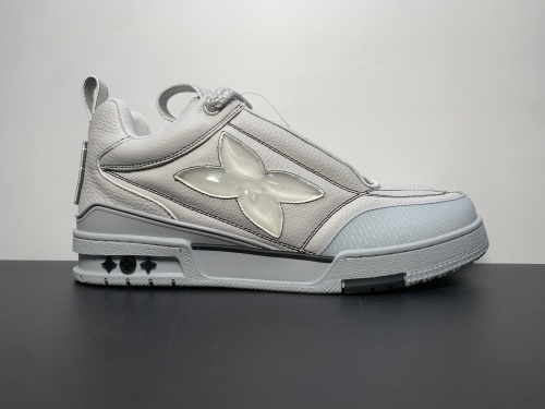 专柜版：驴牌】浅灰色 Louis Vuitt  驴牌 SKate  圆头系带 低帮 时尚休闲板鞋 男款 尺码：38 39 40 41 42 43 44 45  偏大一码