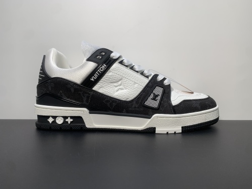 【专柜版：驴牌】白黑Louis Vuitt  驴牌 Trainer 低帮时尚板鞋 男女同款 尺码：35 36 37 38 39 40 41 42 43 44 45 注：此款比运动鞋偏大一码，注意选购！