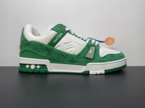 【专柜版：驴牌】白绿 Louis Vuitt  驴牌 Trainer 低帮时尚板鞋 男女同款 尺码：35 36 37 38 39 40 41 42 43 44 45 注：此款比运动鞋偏大一码，