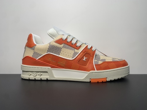 渠道优势，支持放店！ 【专柜版：驴牌】白橙 Louis Vuitt  驴牌 Trainer 棋盘格时尚板鞋  男款 尺码：38 39 40 41 42 43 44 45 注：此款比运动鞋偏大一码，