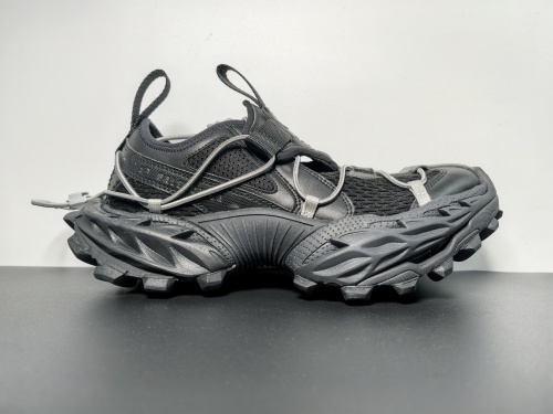 巴黎世家15代 18Xl 登山户外鞋 黑色 男女鞋原版一致配件防尘袋及附送鞋带 全部采用原档案原楦数据开发 内嵌原装全掌Ev鞋垫 外搭松紧带设计感十足 原底部组合防滑橡胶大底❗35-46