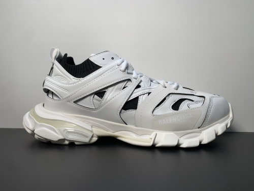 纯原版本巴黎世家三代 袜套鞋 白黑 资讯：新款BALENCIAGA  巴黎世家-Runner、是通过溢胶、做旧、缝线等细节，展示了设计师 Demna 的运动鞋风格，35-46