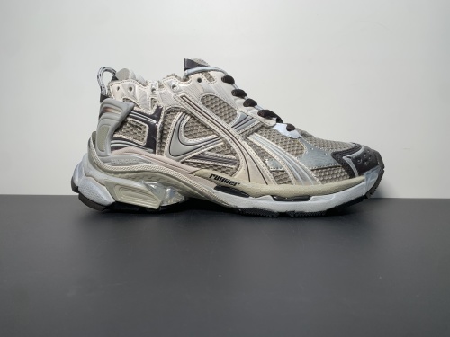 最高品质，纯原版本 7.5代 资讯：新款BALENCIAGA 巴黎世家-Runner、是通过溢胶、做旧、缝线等细节，展示了设计师 Demna 的运动鞋风格，35-46