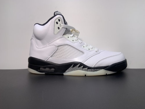 Air Jordan 5颜色: White/Black-Sail-Metallic Silver黑白熊猫 货号: DD0587-110 尺码:7-13