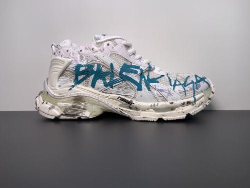 纯原版本 7代 半印花白兰 资讯：新款BALENCIAGA  巴黎世家-Runner、是通过溢胶、做旧、缝线等细节，展示了设计师 Demna 的运动鞋风格，35-46