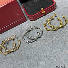 V金镀咪金 9670B40 颜色:白金 玫瑰金 黄金。 卡地亚螺丝钉耳环,Cartier 经典螺丝设计JUSTE UN CLOU系列。按照18K真金货打造打版。 老外订单看细节工艺非常 到位 独