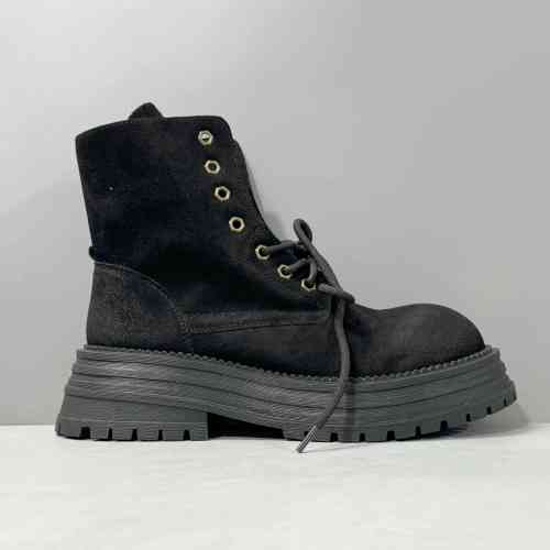 BK版本 MiuMiu-黑色 MiuMiu缪缪新品 秋冬穿搭灵魂  微翘大头鞋 增高5CM但完全不重 头层麂皮绒材质  可外翻两穿马丁靴 渐变做旧效果