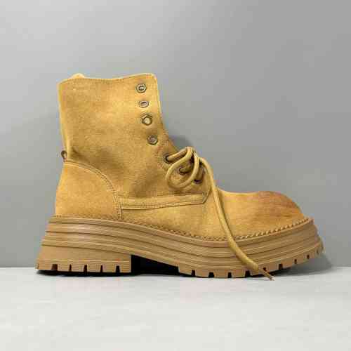 BK版本 MiuMiu-驼色 MiuMiu缪缪新品 秋冬穿搭灵魂  微翘大头鞋 增高5CM但完全不重 头层麂皮绒材质  可外翻两穿马丁靴 渐变做旧效果