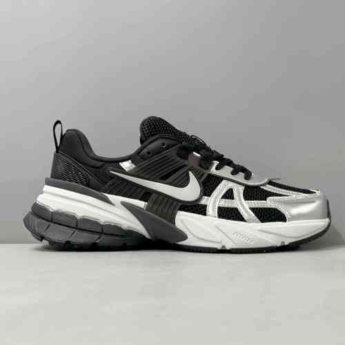 DJ版本 银黑灰FD0736-005 Nike V2K Run 舒适耐磨 低帮跑步鞋 男女同款 黑色