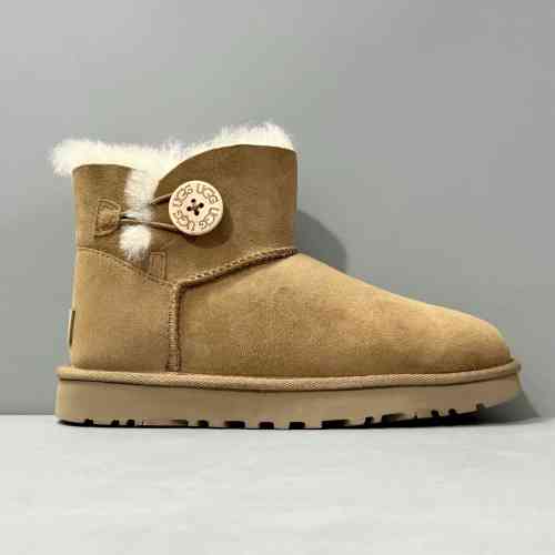 LS版本 经典纽扣-栗色1016422-CHE UGG Bailey Mini Bailey Button l Boot 羊皮 加绒短筒 雪地靴 女款 栗色