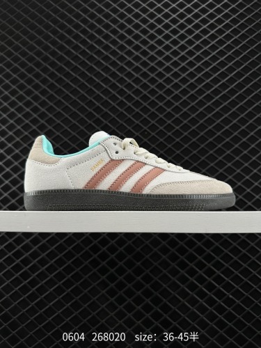 100 Adidas/阿迪达斯 男女鞋半码制，原楦原纸版数据开发，采用软质纤维革组合翻毛皮饰片鞋面材质，内环保可再生海玻璃鞋垫，外置RB耐磨防滑橡胶大底❗️带你回味最原始的永远经典，阿迪达斯/三叶