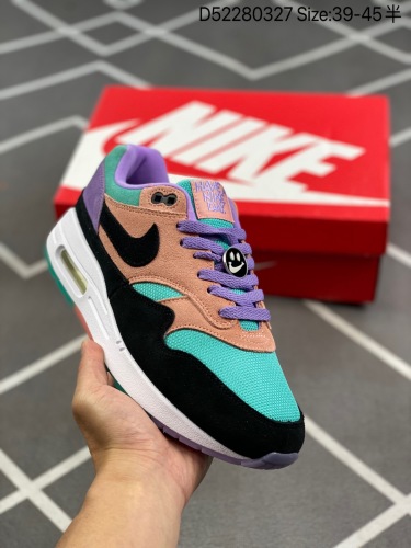 140 耐克Nike Air Max 90 经典复古小鞋 鞋面由皮‮和革‬织物打造，犀利的‮条线‬打造出酷劲十‮的足‬视觉效果 网布鞋‮增面‬强透气性，穿着‮为极‬舒适 经‮可典‬视气垫_002