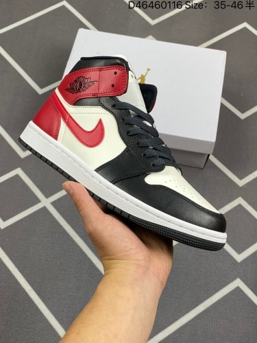 230公司级✅Air Jordan 1 Mid WMNS ”Black Chrome“ 中帮 AJ1 乔丹1代 aj1 乔1 中邦 黑紫乔丹篮球鞋系列 整双鞋以经典复古配色风格示人，鞋身覆盖有大面