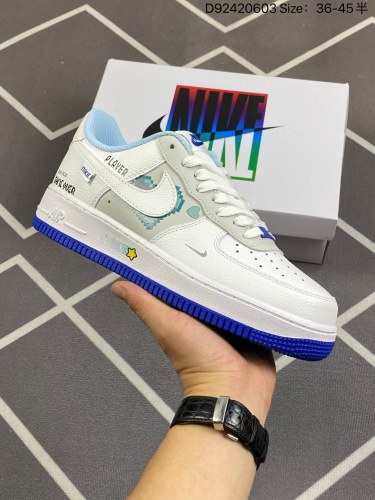 210原楦原数据纸版#采用优质皮革鞋面材质#内置全掌air sole气垫# 耐克 Nike Air Force 1 ’07 空军一号低帮百搭休闲运动板鞋。柔软、弹性十足的缓震性能和出色的中底设计，