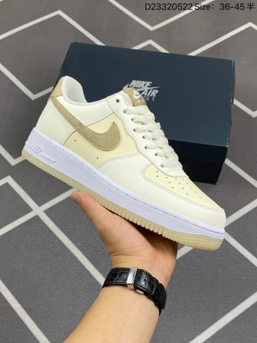 160✅耐克Nike Air Force 1 Low  空军一号低帮百搭休闲运动板鞋。柔软、弹性十足的缓震性能和出色的中底设计，横跨复古与现代的外型结合，造就出风靡全球三十多年的Force 1。