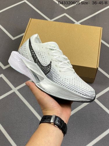 合集160公司级✅ZoomX Vaporfly Next% 3马拉松跑鞋 细节整体升级 这款next%和上一款4%的鞋最大区的别于在鞋面面料 鞋面使用了全新 Vaporweave 科技 这种类似蝉