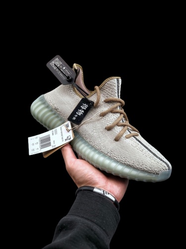 集合图 240 得物专供一码一扣Ad Yeezy 350 Boost V2 Space ash IF3219 阿迪达斯椰子350二代 全新太空灰配色 #整双鞋以编织鞋面打造，视觉上比前一代更具层次