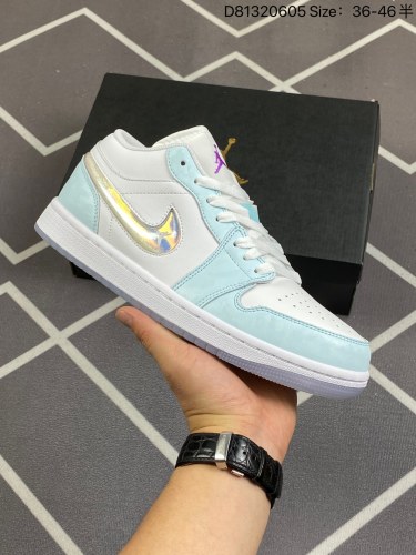 160Air Jordan 1 Low 果冻蓝脚趾AJ1乔1低帮休闲板鞋 同步官方配色 市场唯一独家头层皮打造 原鞋原档案开发 原厂皮料 原档冲孔鞋头 正确满胶鞋垫 四线拉帮 原厂织唛标 鞋舌高弹