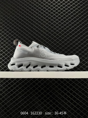 150 ✅Loewe x On昂跑Cloudtilt 罗意威 联名轻量运动休闲鞋！杨幂同款，脚感很舒服，鞋底柔软且包裹性好，上脚显腿长，不用系鞋带很方便～ 不管休闲还是运动都很百搭。白色虽然不耐脏，但