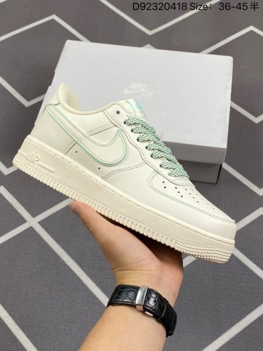 160公司级✅耐克Nike Air Force 1 Low  空军一号低帮百搭休闲运动板鞋。柔软、弹性十足的缓震性能和出色的中底设计，横跨复古与现代的外型结合，造就出风靡全球三十多年的Force