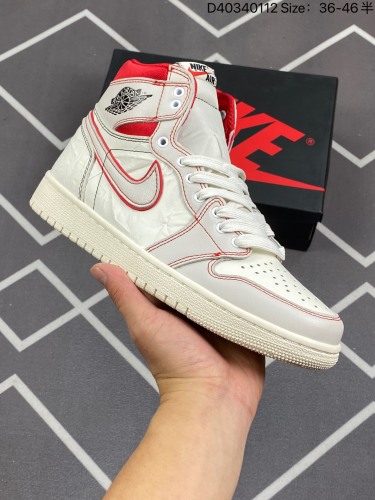 170Air Jordan 1 Retro Phantom Gym Red 高帮 兔八哥 AJ1 乔丹1代 aj1 乔1 高邦 白红手稿 兔八哥  乔丹篮球鞋系列 整体以米白色为主，鞋面的车线及S
