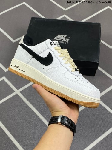 100耐克Nike Air Force 1 Low  空军一号低帮 男女百搭板鞋情侣休闲鞋运动男鞋女鞋小白鞋。柔软、弹性十足的缓震性能和出色的中底设计，横跨复古与现代的外型结合，造就出风靡全球三十