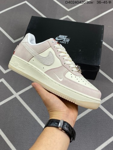 120✅耐克Nike Air Force 1 Low  空军一号低帮百搭休闲运动板鞋。柔软、弹性十足的缓震性能和出色的中底设计，横跨复古与现代的外型结合，造就出风靡全球三十多年的Force 1。