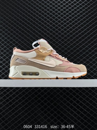 80 ✅Nike Air Max 90 Terrascape“Fuel Orange”减震防滑  百搭单品Nike Air Max 90 运动鞋 就是这样一款让你惊喜的单品。 全新包边设计处的斑点由