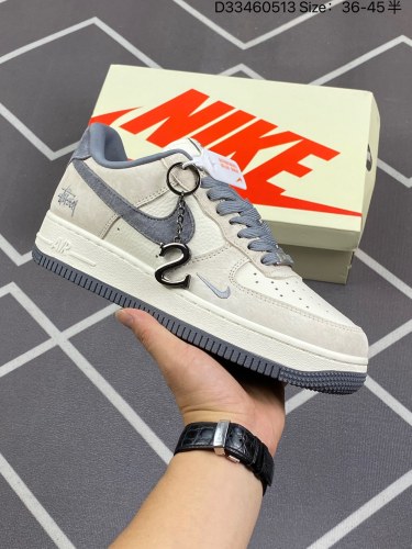 230✅耐克Nike Air Force 1 Low  空军一号低帮百搭休闲运动板鞋。柔软、弹性十足的缓震性能和出色的中底设计，横跨复古与现代的外型结合，造就出风靡全球三十多年的Force 1。货