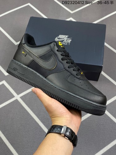 160NK Air Force 1´07 Low 空军一号低帮百搭休闲运动板鞋 FZ4617-001 柔软、弹性十足的缓震性能和出色的中底设计 横跨复古与现代的外型结合 造就出风靡全球三十多年的F