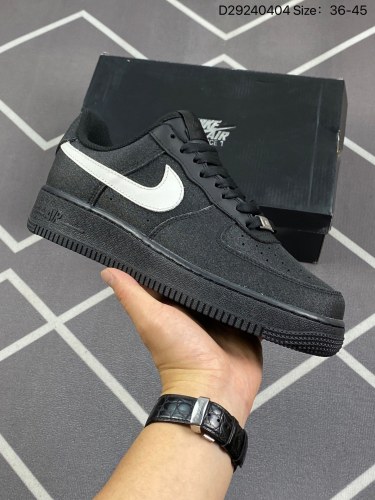 120耐克男女鞋 Nike Air Force 1 '07 空军一号运动鞋 AF1 时尚休闲篮球板鞋，设计灵感源自摔跤运动，助你发挥天赋，震撼全场。华丽设计搭配优质鞋面材料，契合不同造型，增添夺目