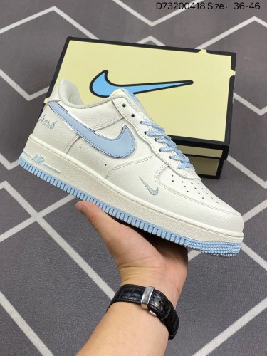 100真标✅Nike Air Force 1'07 Low 深灰白 空军一号低帮休闲板鞋 采用灰色Swoosh小标和明线点缀为奶白配色增添点睛细节 鞋底淡粉色底质感十足 辅以 Air 经典缓震科技
