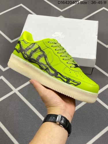 210✅耐克Nike Air Force 1 Low  空军一号低帮百搭休闲运动板鞋。柔软、弹性十足的缓震性能和出色的中底设计，横跨复古与现代的外型结合，造就出风靡全球三十多年的Force 1。编