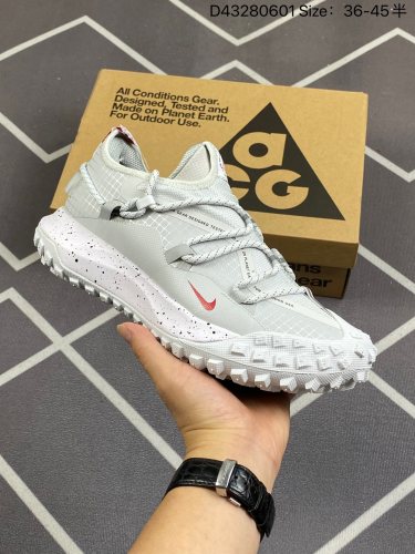 合集1 140     耐克Nike ACG Mountain Fly Low “Fossil Stone” 低帮版本的Mountain Fly 全新来袭。该鞋款沿袭前代高帮型的设计传统，轻盈鞋面