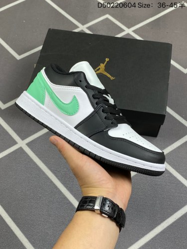 110耐克 乔丹Air Jordan 1 Low AJ1 乔1 乔丹1代aj1 低帮复古文化休闲运动篮球鞋。该鞋款从 1985 年元年款汲取设计灵感，焕新演绎简约经典外观，让人感到熟悉的同时又颇具