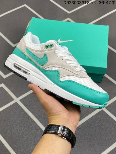 150Nike Air Max 1 Sketch X AJ 3M联名 87元年复古小气垫跑鞋。灵感来自于巴黎蓬皮杜中心。 Tinker Hatheld在参观了蓬皮杜中心之后提出了 Air Max的