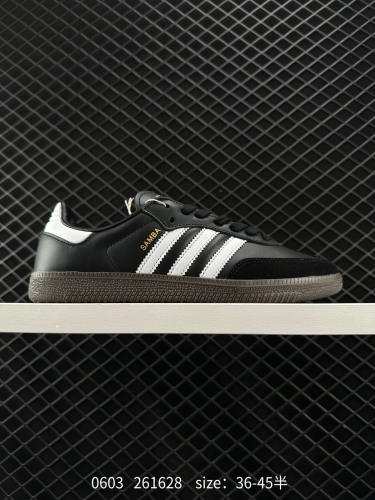 140 adadis Original SambaO Classic 复古单品 复古桑巴板鞋 这款桑巴鞋展示了高质量的工艺 带有装饰的超锁缝制和无缝的手感 柔软、柔软的皮革造型和标志性的3条纹完成了精