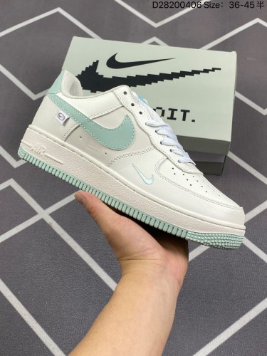 100公司级特价福利✅耐克Nike Air Force 1 Low  空军一号低帮百搭休闲运动板鞋。柔软、弹性十足的缓震性能和出色的中底设计，横跨复古与现代的外型结合，造就出风靡全球三十多年的Fo