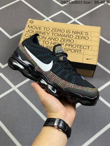220耐克 男鞋 Nike Air Vapormax2023 FK Flyknit 运动鞋全掌长气垫 缓震跑步鞋打孔鞋垫透气出众（可抽出来详细查看）。弹性 Flyknit 鞋面柔软舒适。鞋款搭载