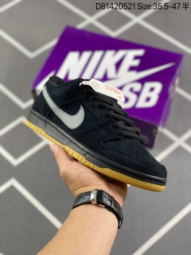 210 Nike  SB Dunk Low “Fog”黑灰生胶 黑灰低帮板鞋货号：BQ6817-010原厂原档案开发，原盒原标，原厂头层皮料，官方厚鞋舌设计，做工细节全方位比对原鞋。码数：36 3