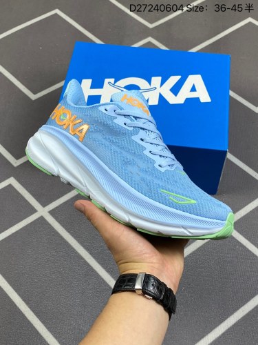 120✅小红书推荐HOKA全新配色 这个品牌来自于新西兰的毛利语，HOKA表示大地，ONE ONE表示飞越，连起来就是飞越地平线，ONE ONE不是读作“万万”，正确读法是“欧尼欧尼”。 HOKA