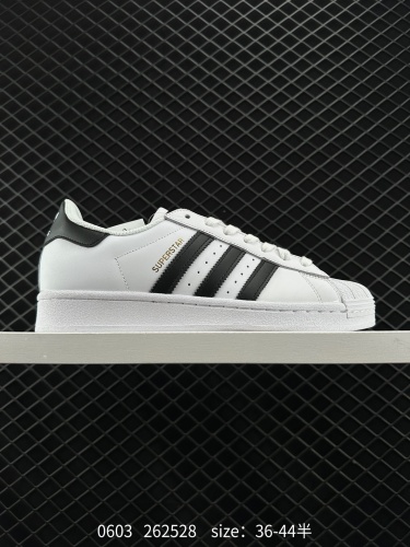 140 阿迪达斯Adidas Originals Superstar 贝壳头经典百搭休闲运动板鞋 货号：GV9698 码数：36 36.5 37 38 38.5 39 40 40.5 41 42