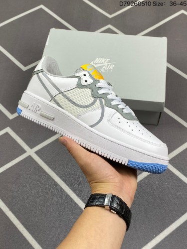 130耐克 Nike Air Force 1 '07 Low 空军一号含气垫 低帮百搭厚底增高休闲运动板鞋。柔软、弹性十足的缓震性能和出色的中底设计，横跨复古与现代的外型结合，造就出风靡全球三十多