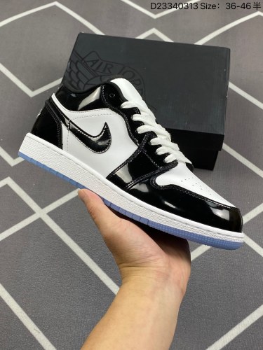 170Air Jordan 1 Low Flight Club 低帮 灰白粉 AJ1 乔丹1代 aj1 乔1 低邦 浅灰橙反绒皮 乔丹篮球鞋系列 采用乔丹 3 月份标志性的“Jumpman”照片拍