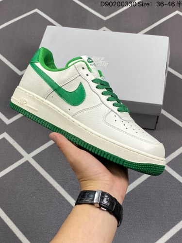 100✅耐克Nike Air Force 1 Low  空军一号低帮百搭休闲运动板鞋。柔软、弹性十足的缓震性能和出色的中底设计，横跨复古与现代的外型结合，造就出风靡全球三十多年的Force 1。编