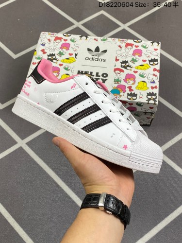 合集110采用粒面牛剖革鞋面材质#2020改良全包围鞋垫#正确2020版鞋底模具及扇贝头盖片❗就是女生的梦中情鞋库洛米联名！携手日本知名卡通 IP凯蒂猫《Hello Kitty》 x Adidas