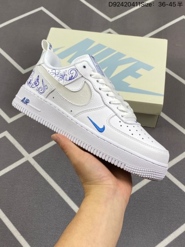 210耐克Nike Air Force 1 Low  空军一号低帮百搭休闲运动板鞋。柔软、弹性十足的缓震性能和出色的中底设计，横跨复古与现代的外型结合，造就出风靡全球三十多年的Force 1。