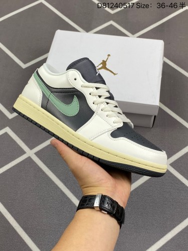 120耐克 乔丹Air Jordan 1 Low AJ1 乔1 乔丹1代aj1 低帮复古文化休闲运动篮球鞋。该鞋款从 1985 年元年款汲取设计灵感，焕新演绎简约经典外观，让人感到熟悉的同时又颇具